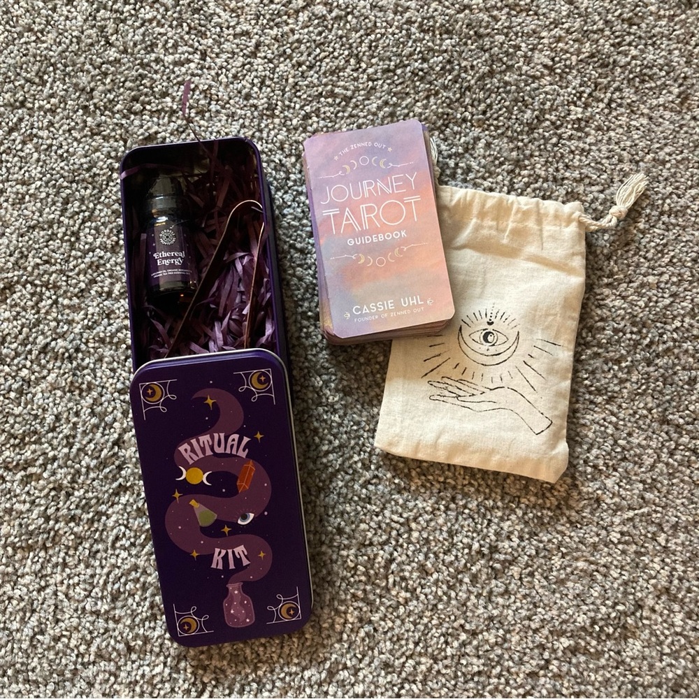 Tarot card and accessories